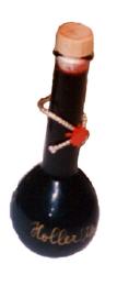 Hausgemachte Liköre in der Kugelflasche